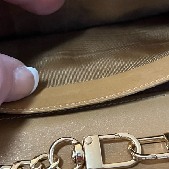 CELINE AUTHENTIC LEATHER LONG BIFOLD WALLET WITH KISS LOCK AND CHAIN. EUC. - Picture 8 of 12